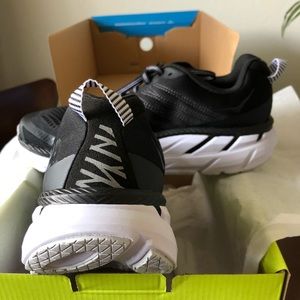 HOKA Clifton 6 sneakers size 8.5 Wide